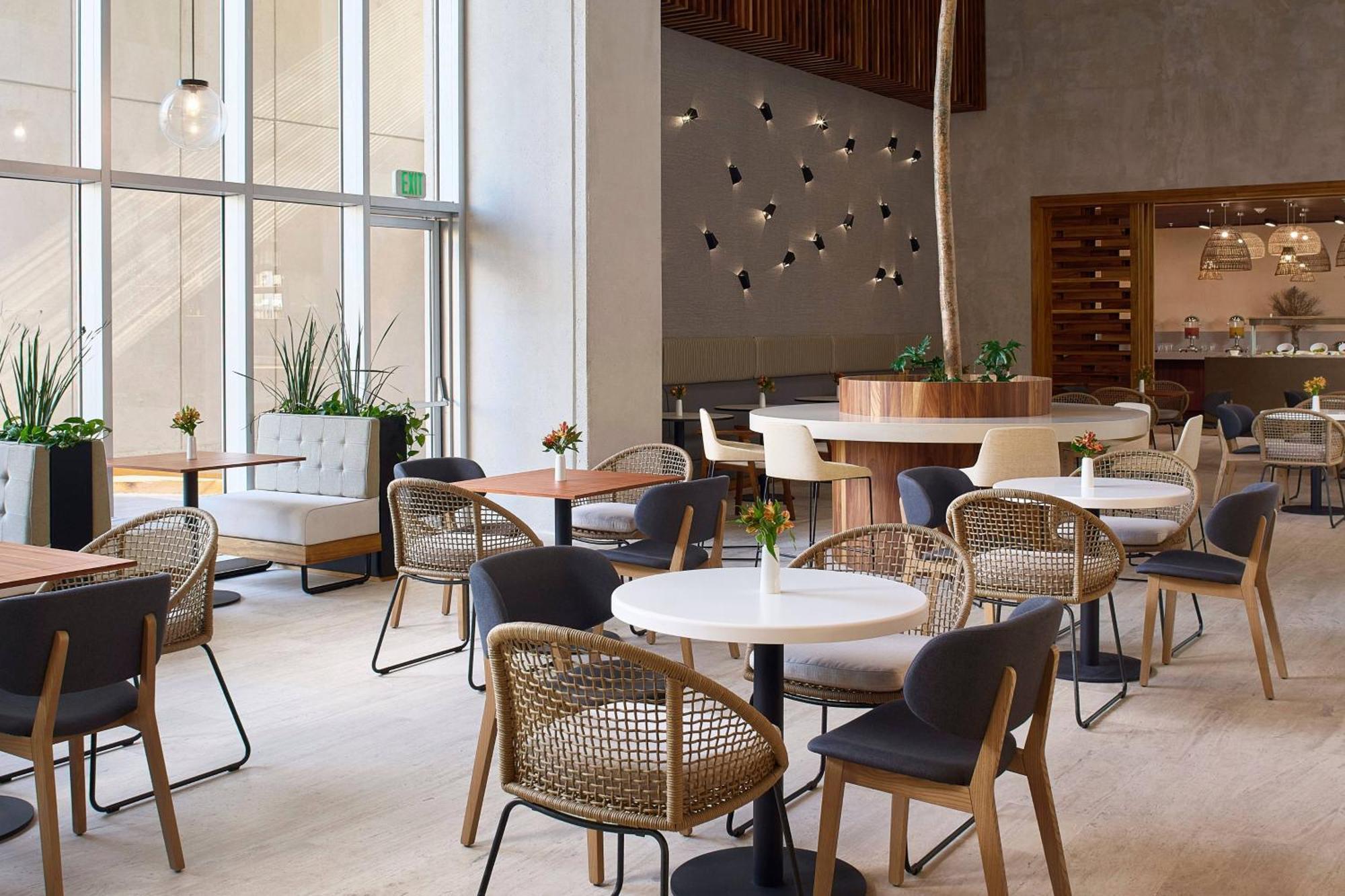 Courtyard By Marriott Merida Downtown Экстерьер фото
